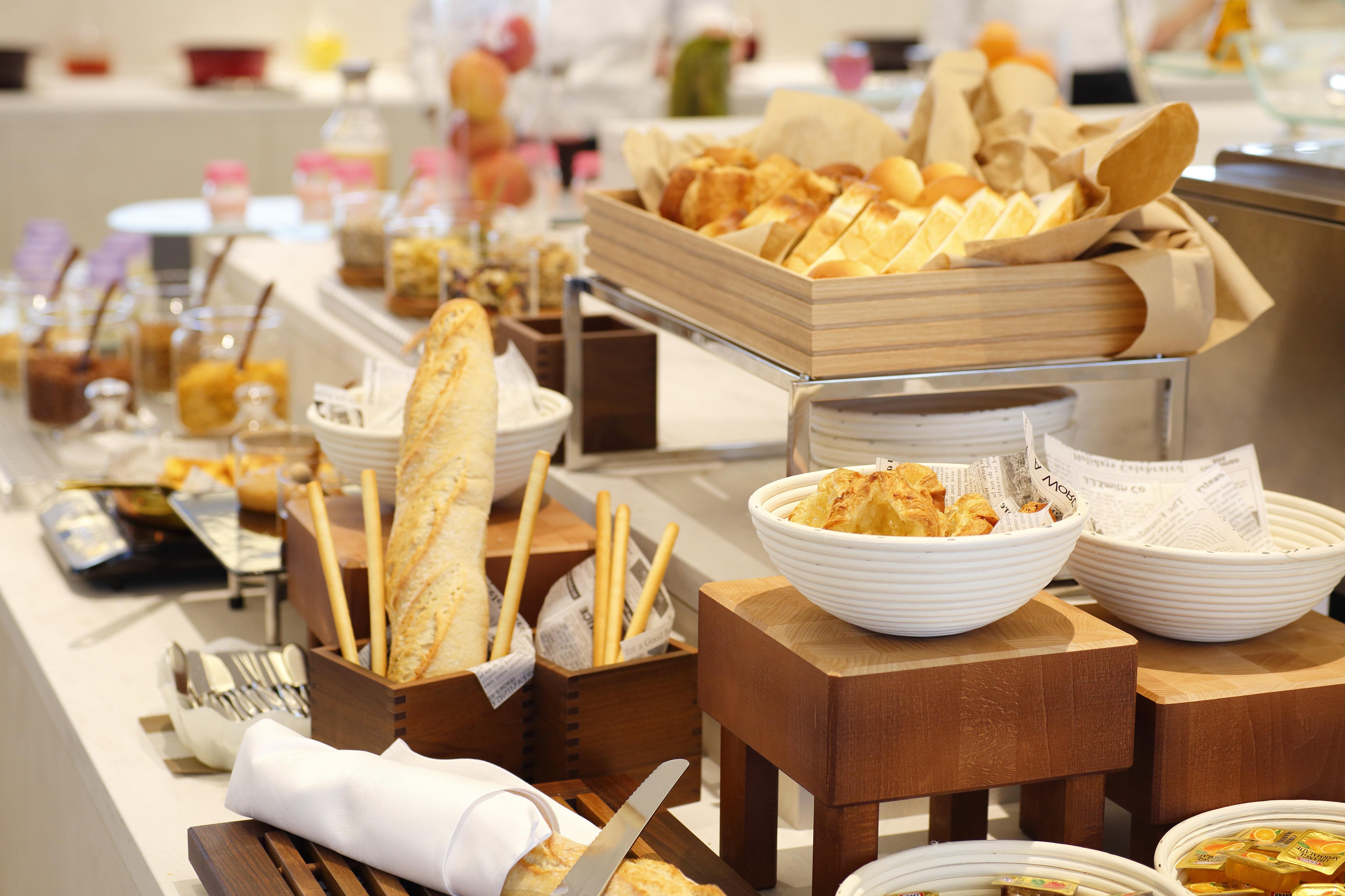 Ana Crowne Plaza Chitose By Ihg Hotel Kültér fotó A buffet at a hotel